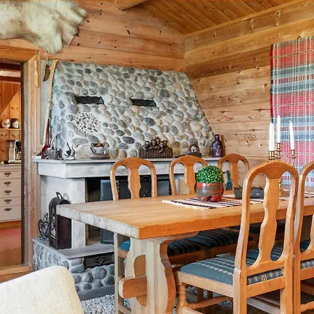Semesterbostad Charming Retreat By The Coast In Misund