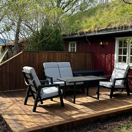 Semesterbostad Charming Retreat By The Coast In Misund