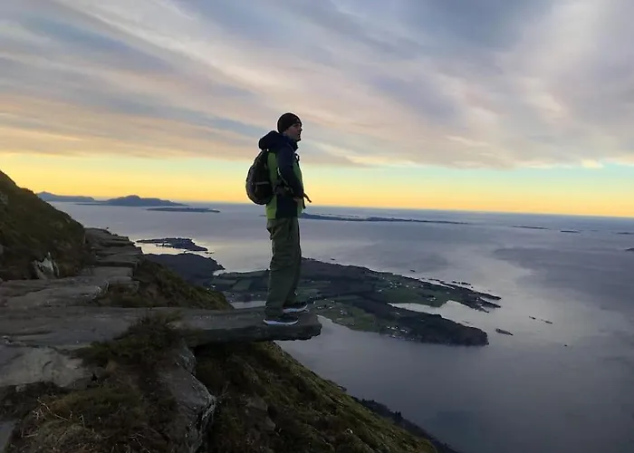 Charming Retreat By The Coast In * Misund