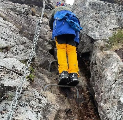 Charming Retreat By The Coast In Misund