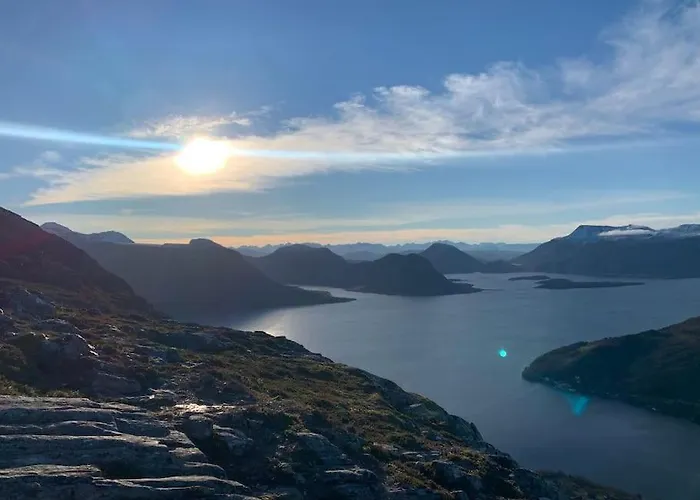 Vakantiehuis Charming Retreat By The Coast In