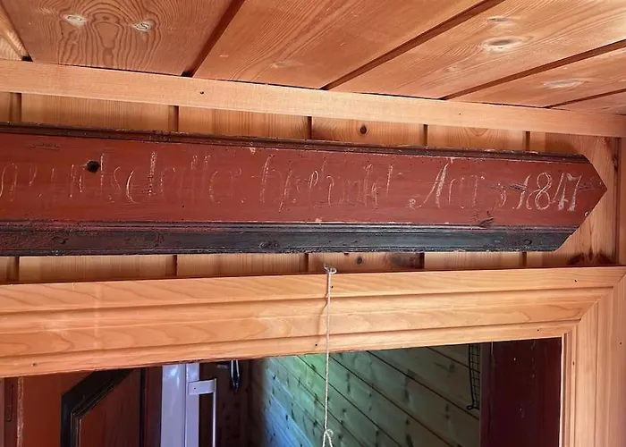 Semesterbostad Charming Retreat By The Coast In