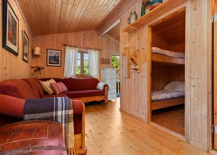 Charming Retreat By The Coast In