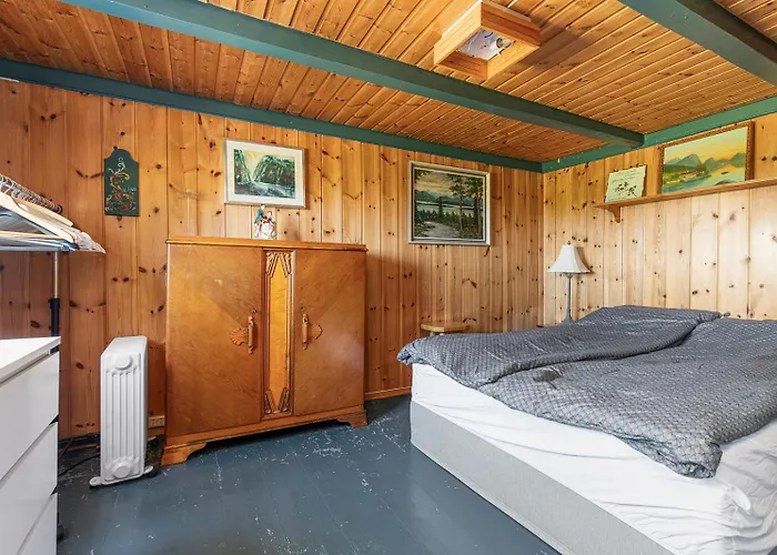 Vakantiehuis Charming Retreat By The Coast In