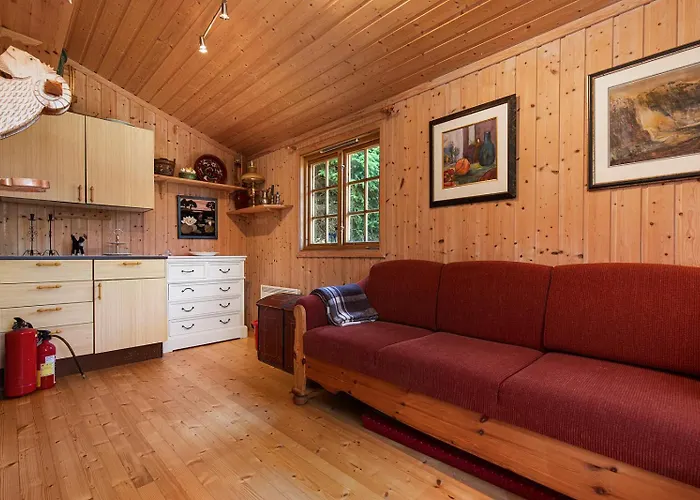 Charming Retreat By The Coast In Vakantiehuis *