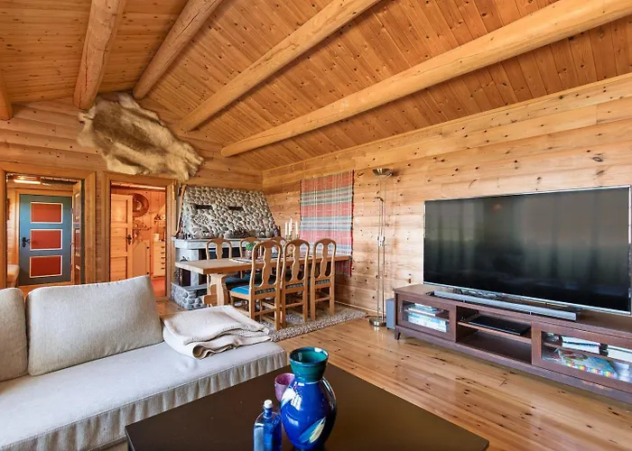 Semesterbostad Charming Retreat By The Coast In