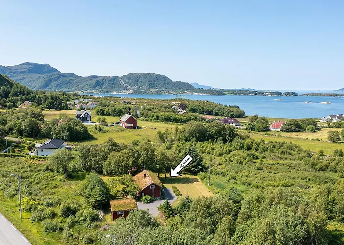 Charming Retreat By The Coast In * Misund