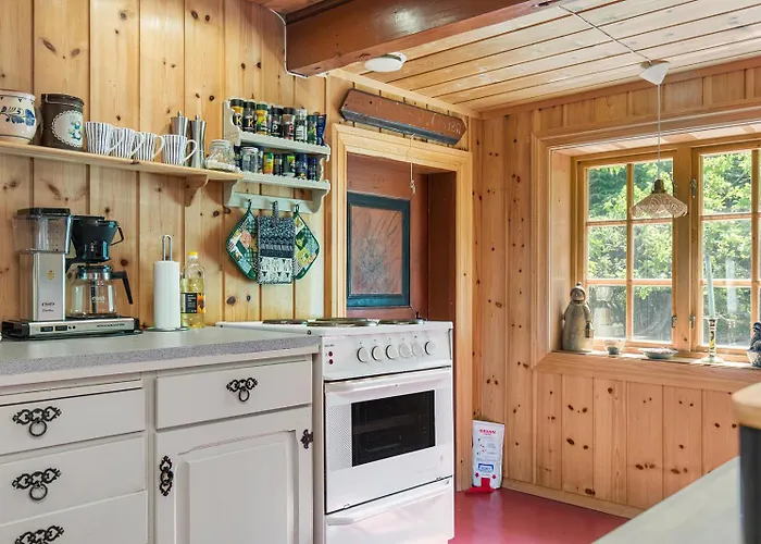 Charming Retreat By The Coast In Vakantiehuis