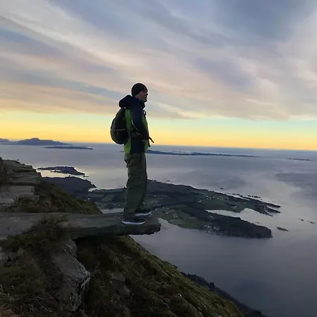 Charming Retreat By The Coast In * Misund