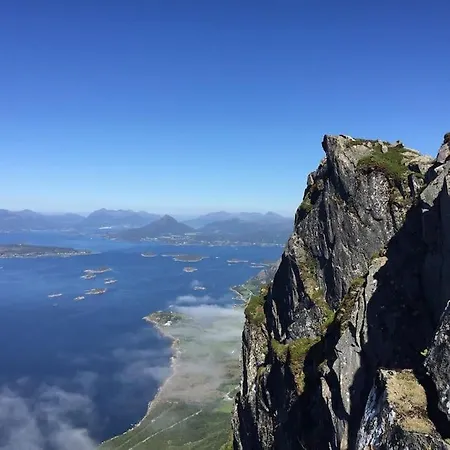 Charming Retreat By The Coast In Misund