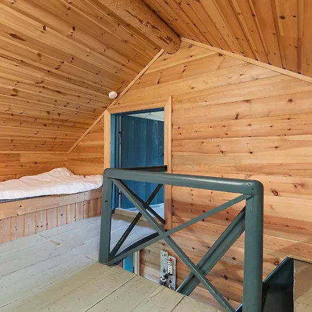 Charming Retreat By The Coast In 度假居